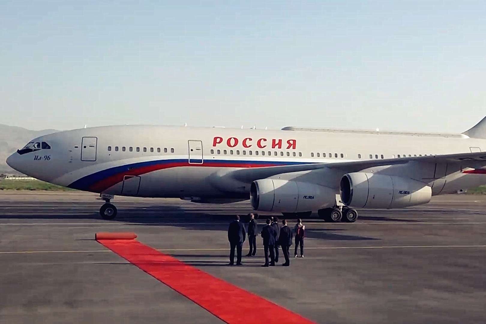 实拍：俄总统普京乘专机抵达塔吉克斯坦 俄乌冲突以来首次出访！