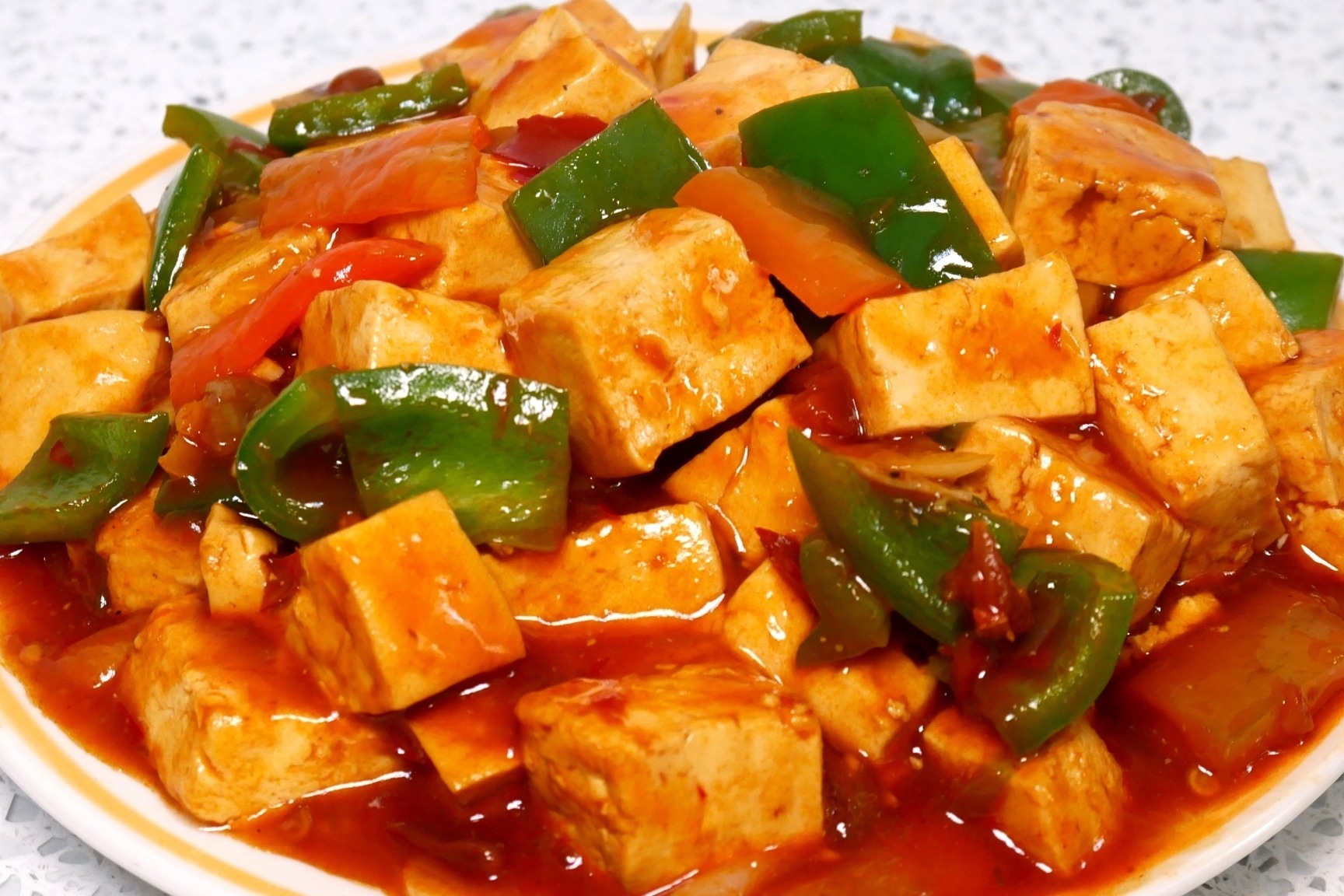 青椒烧豆腐怎么做好吃？大厨教你一招，软嫩入味，香辣开胃-小厨大亮-小厨大亮-哔哩哔哩视频