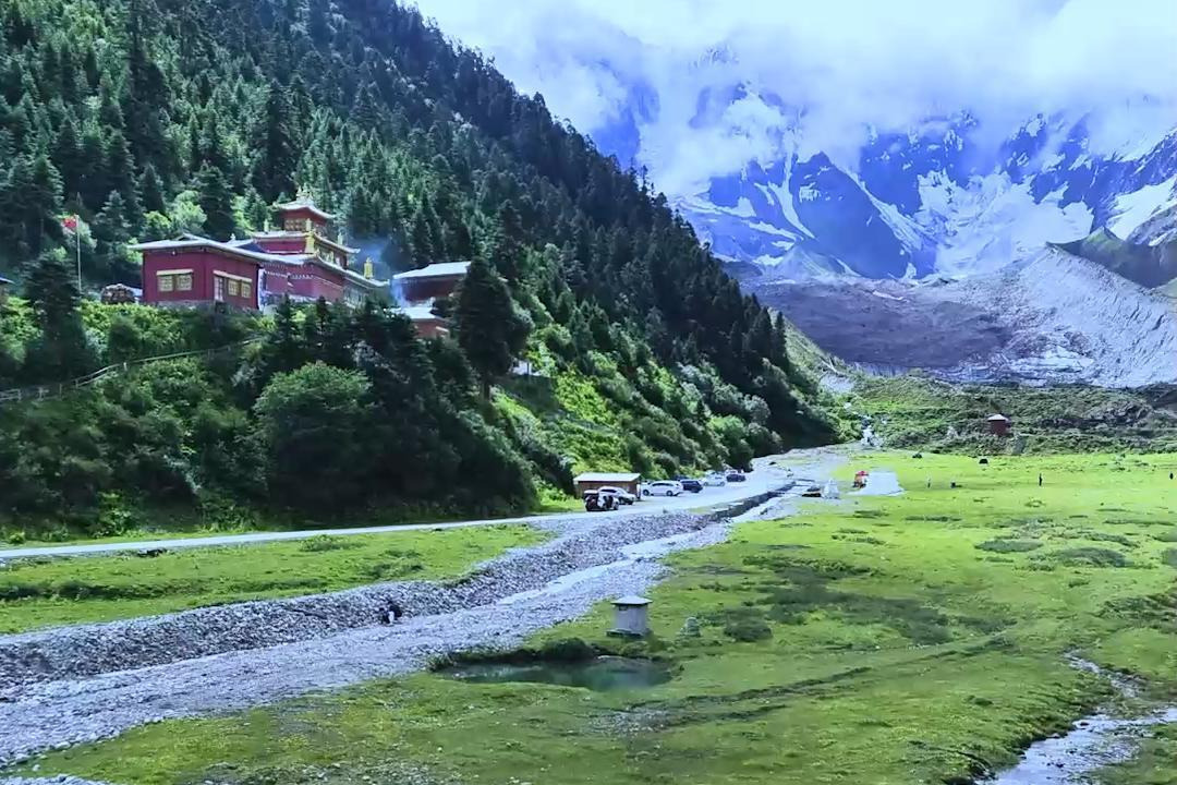 嘎瓦龙景区:去往墨脱路上美得一塌糊涂