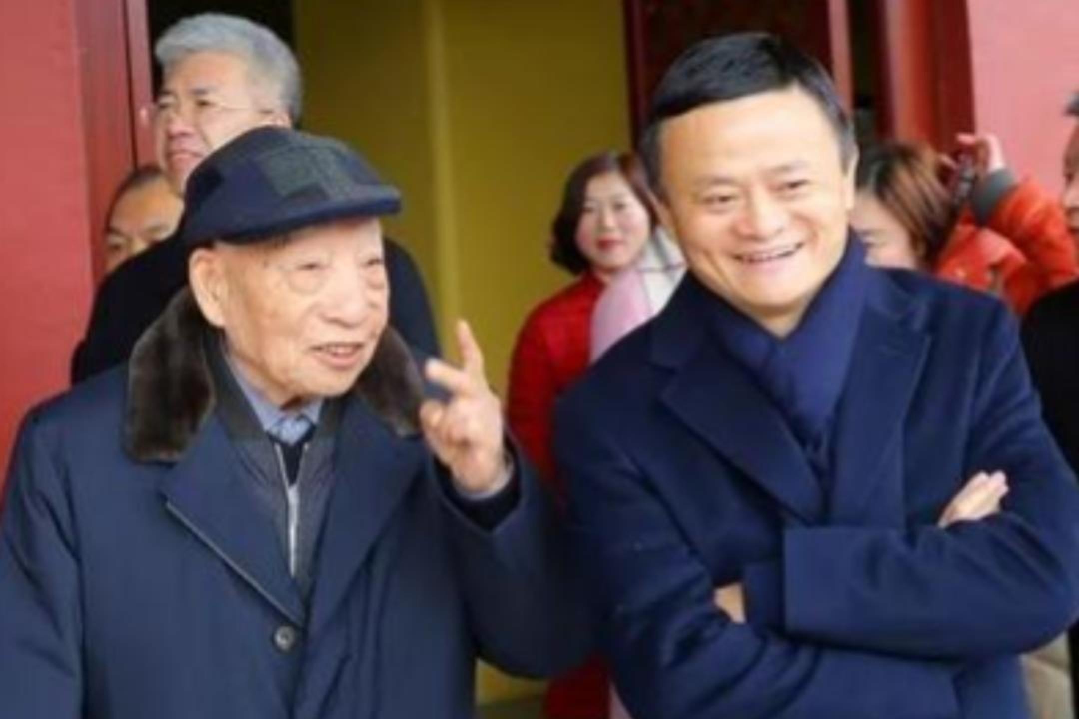  77岁的徐文荣，如何创立900亿横店帝国？