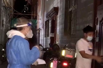 万名医护人员赴兰州中高风险区开展核酸检测