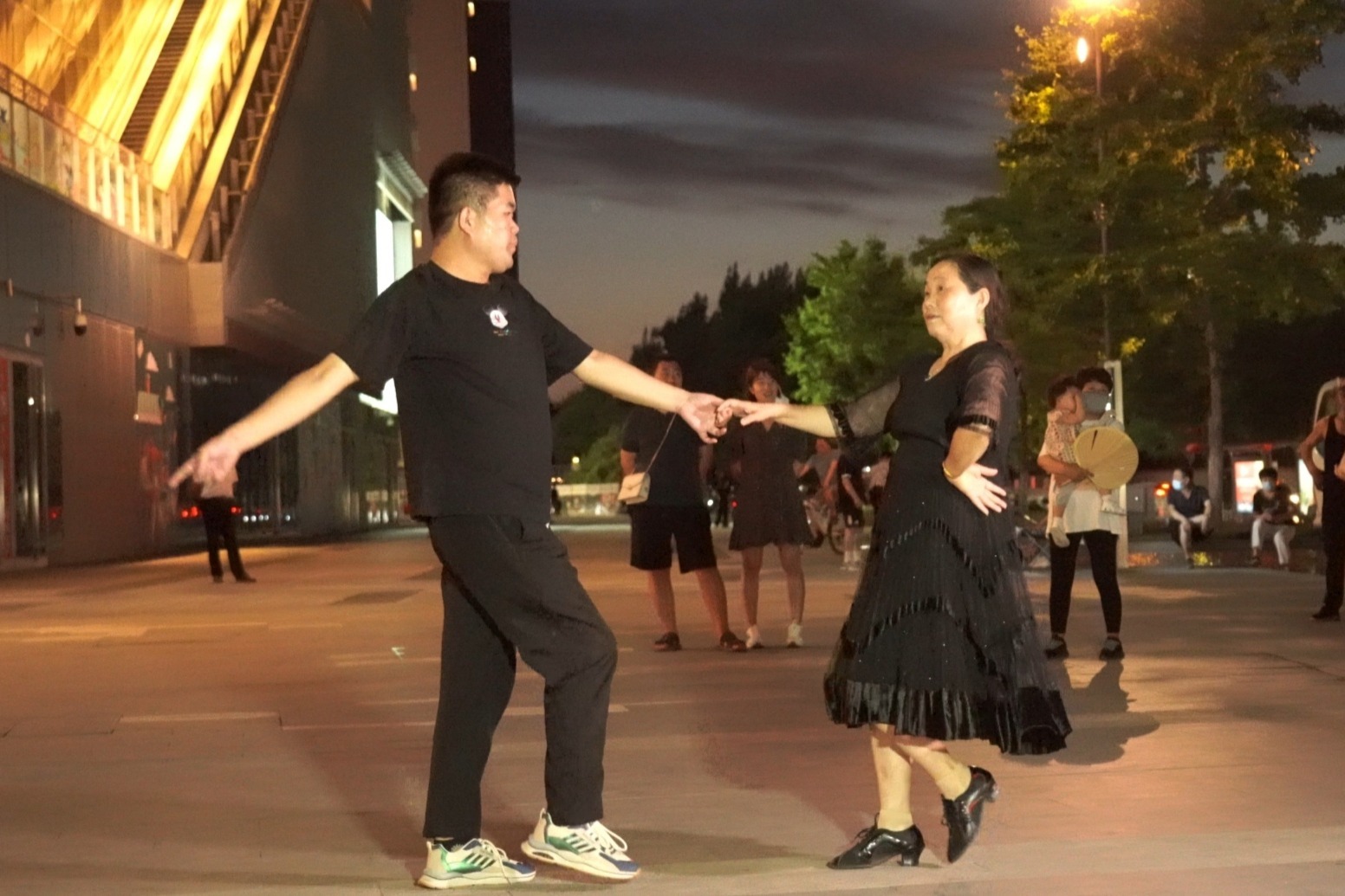 休闲牛仔《爱情一百度》歌好听，舞蹈动感活力，欢迎欣赏