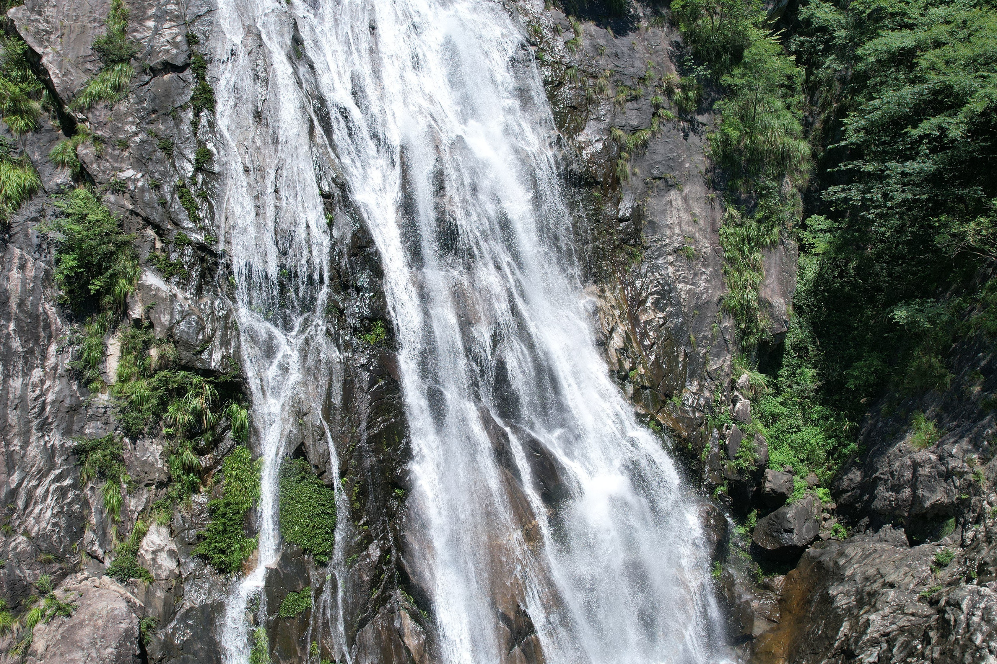 安徽潜山航拍天柱山大峡谷通天瀑分享清凉世界美景