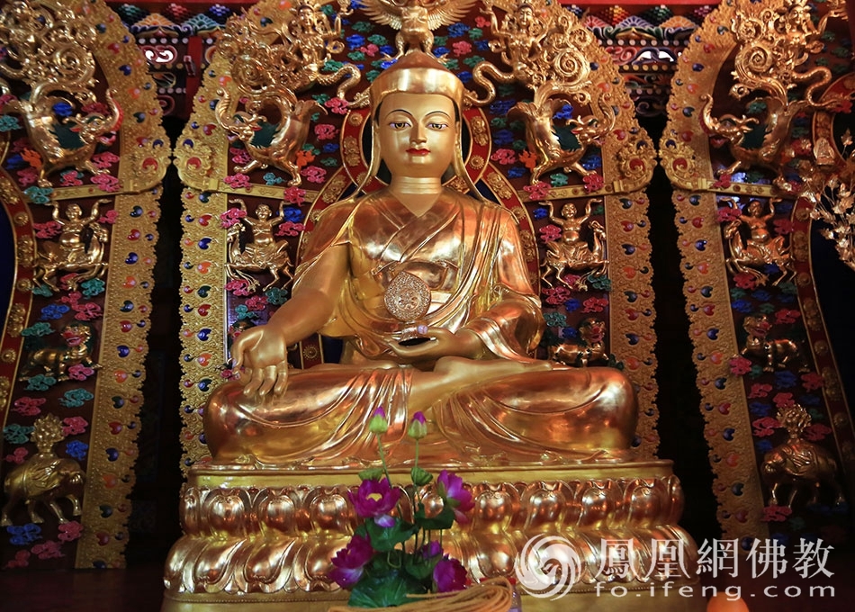 宏觉寺帝师八思巴塑像（图片来源：凤凰网佛教 摄影：李保华）