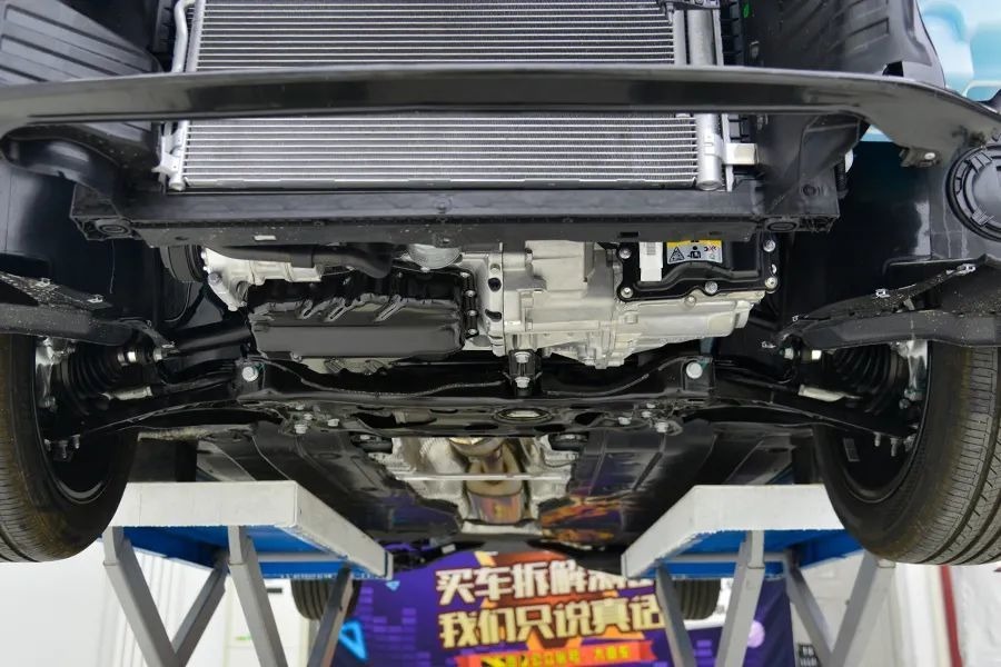 大众速腾：纵梁“左粗右细”，难道重点保护司机？