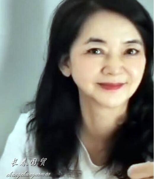 64岁胡慧中近照曝光面带微笑端庄优雅昔日霸王花风韵犹存