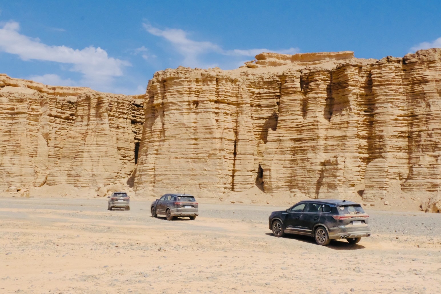 “全世界”都在新疆,包括我和瑞虎8 Pro_凤凰网视频_凤凰网