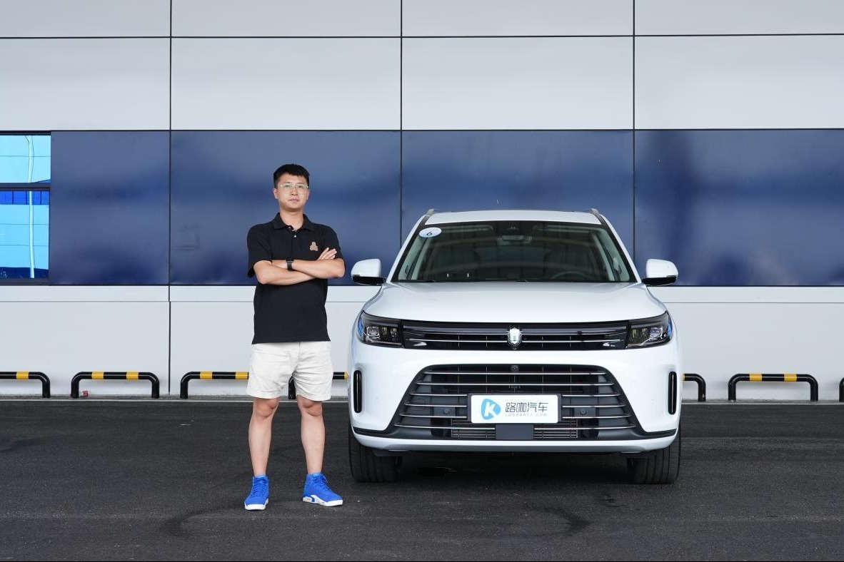 抢先体验问界M7！舒适性真比埃尔法、雷克萨斯LM更好？