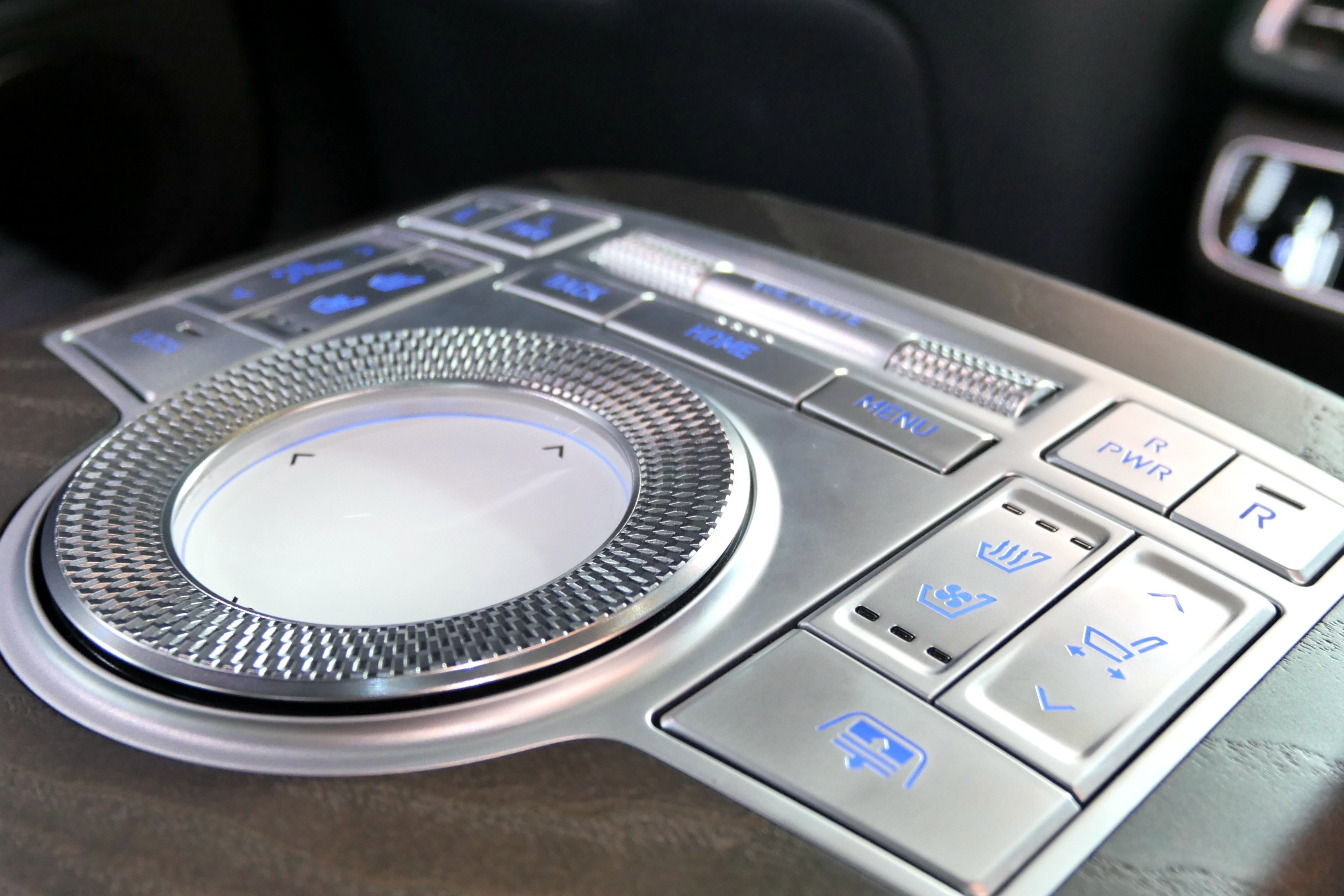 猜车！这个品牌有着韩国小宾利的称号，大家猜猜是什么车？