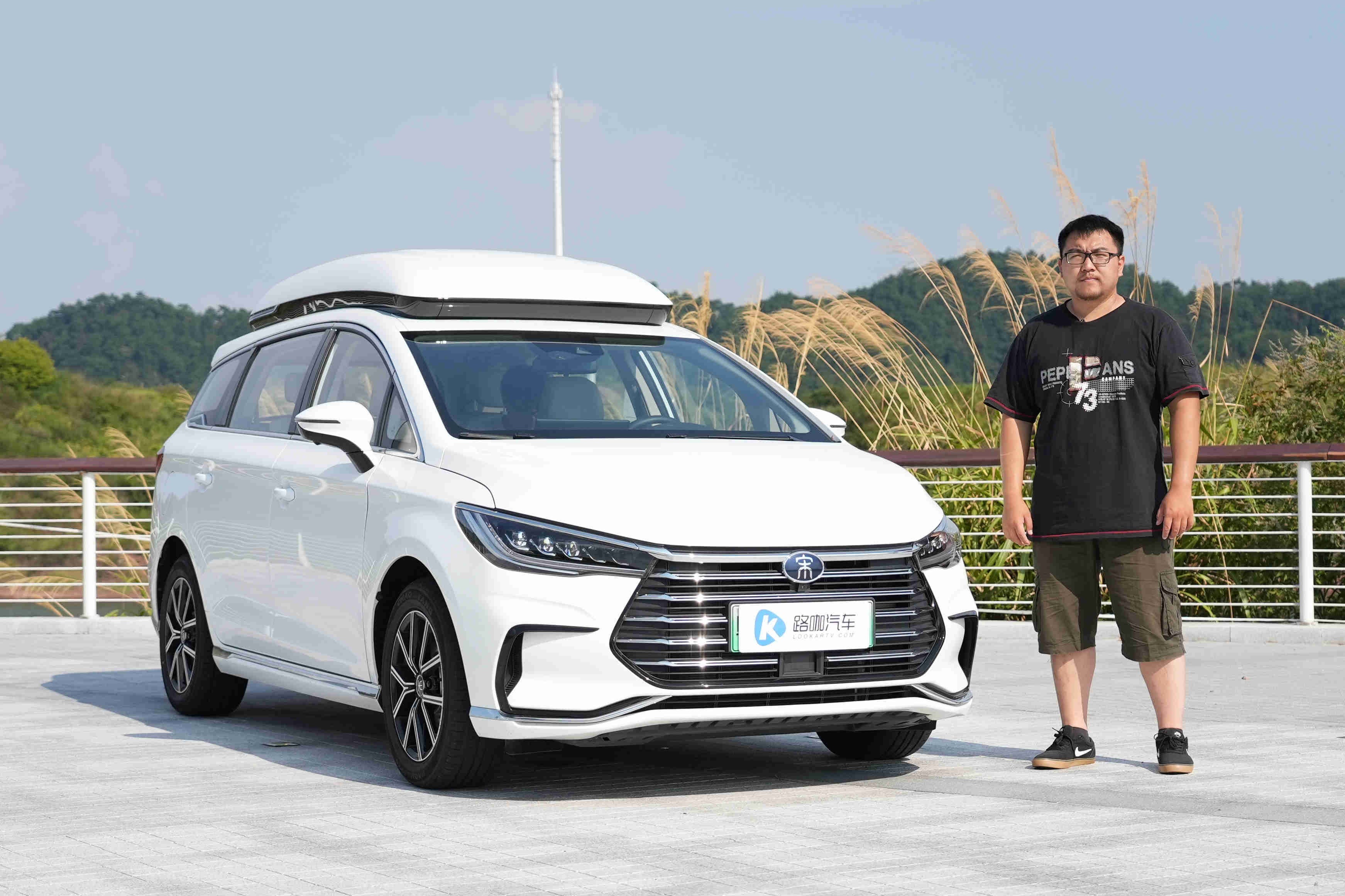 高顶空间4升油耗 体验比亚迪宋MAX DM-i