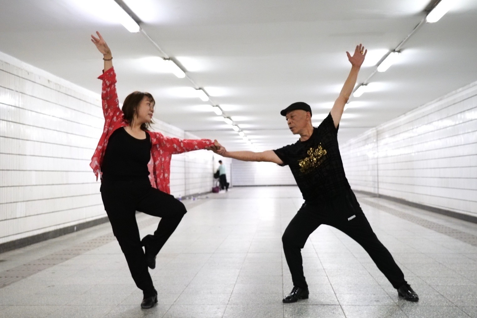 休闲伦巴《红枣树》动作简单易学，歌醉人，越听越喜欢