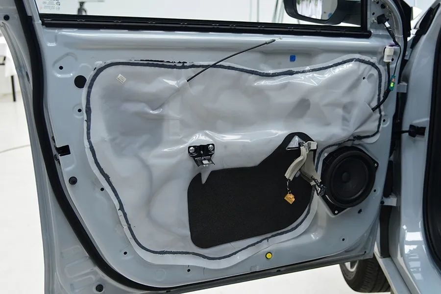 吉利帝豪L雷神混动：不能说最便宜，但比同级别更先进