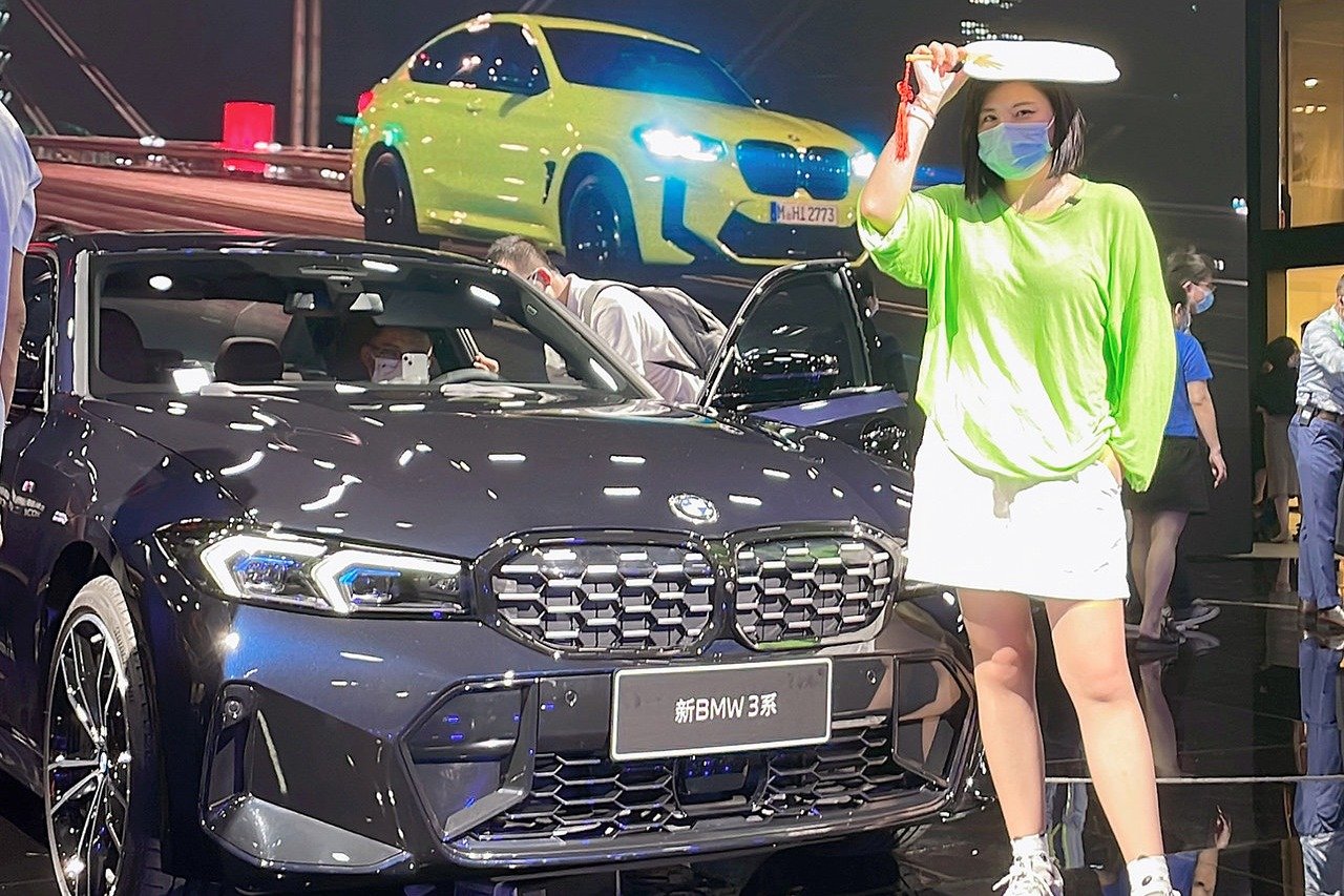 中期改款宝马3系正式亮相，没了鸡腿档把，你还会买单么？
