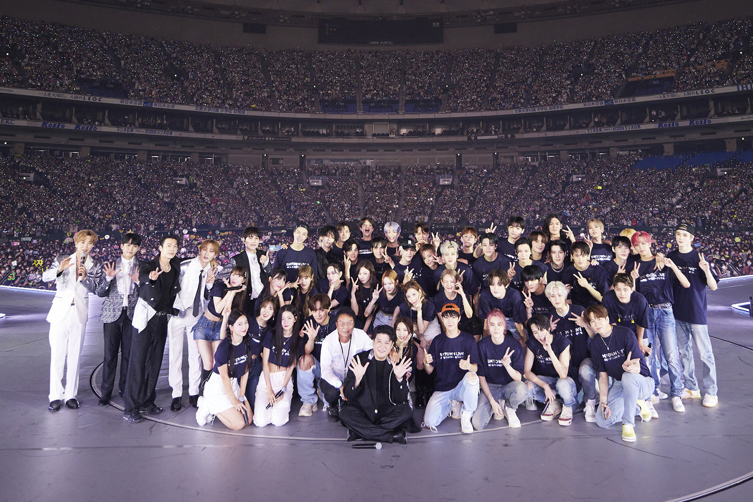 "smtown live 2022"日本东京巨蛋演唱会华丽拉开帷幕!__凤凰网