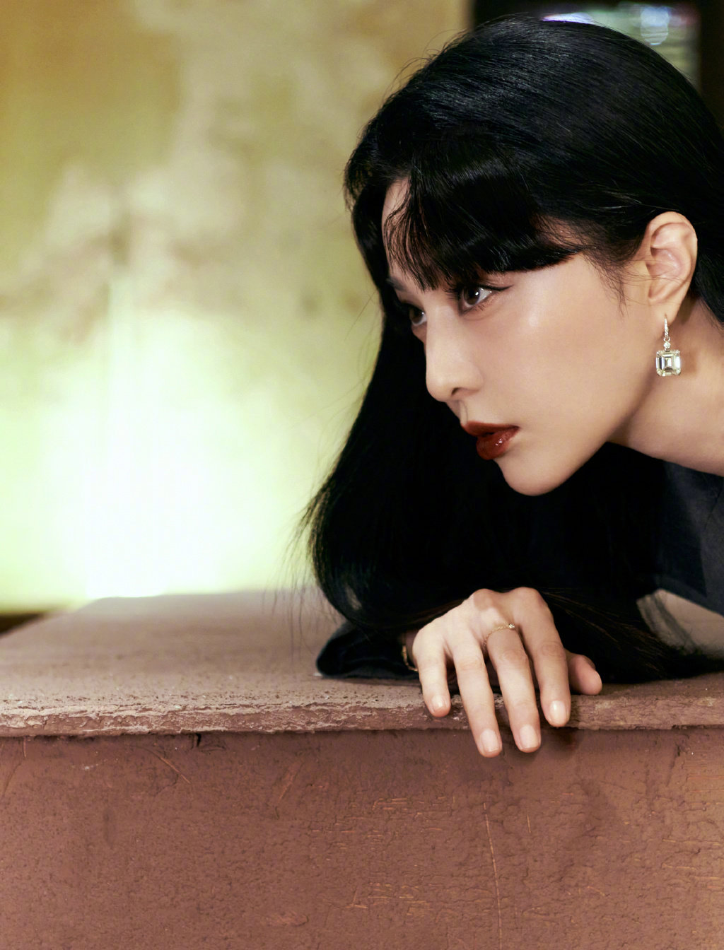 40岁女星近照罕见曝光,穿西装真空上阵帅气又性感_凤凰网