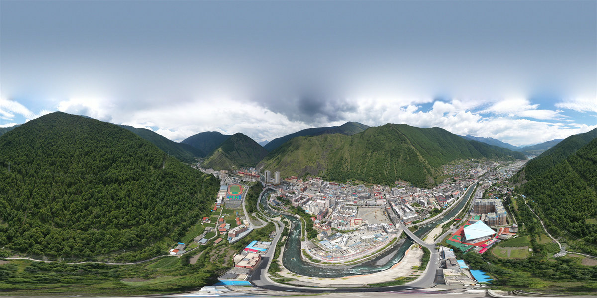 离开九龙县,沿国道248一路向北,从海拔2900米到4300米,无数美景尽收
