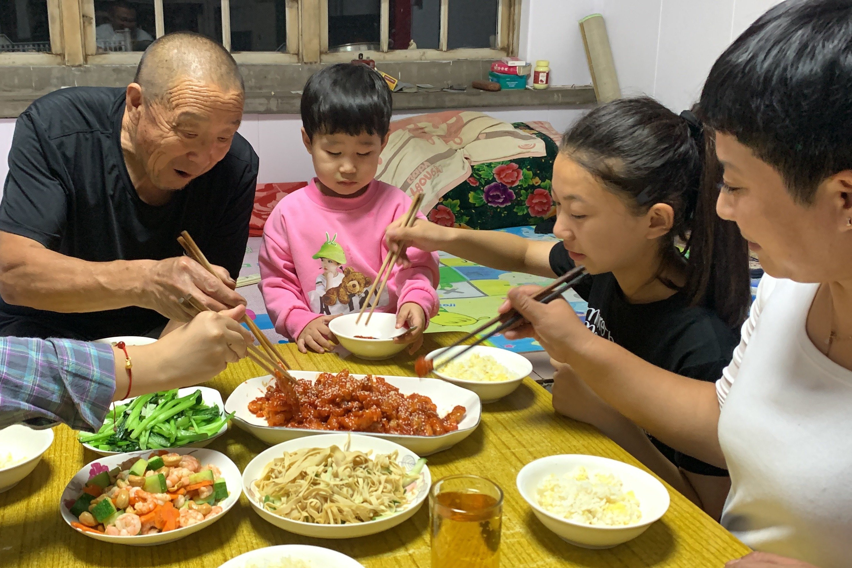 在家也可以做外酥里嫩，酸甜适口的糖醋里脊，大人小孩都爱吃