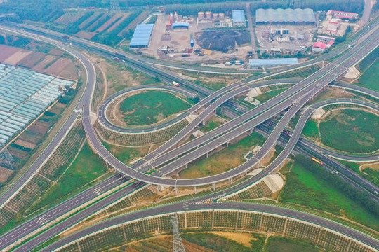 天堑鸿沟变大道坦途 陇东“金腰带”铺筑乡村振兴路