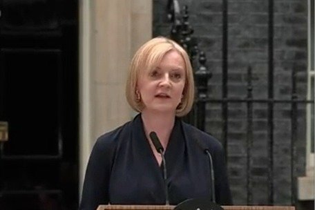 英国新首相特拉斯发表就职演讲，赞扬约翰逊是一位举足轻重的首相