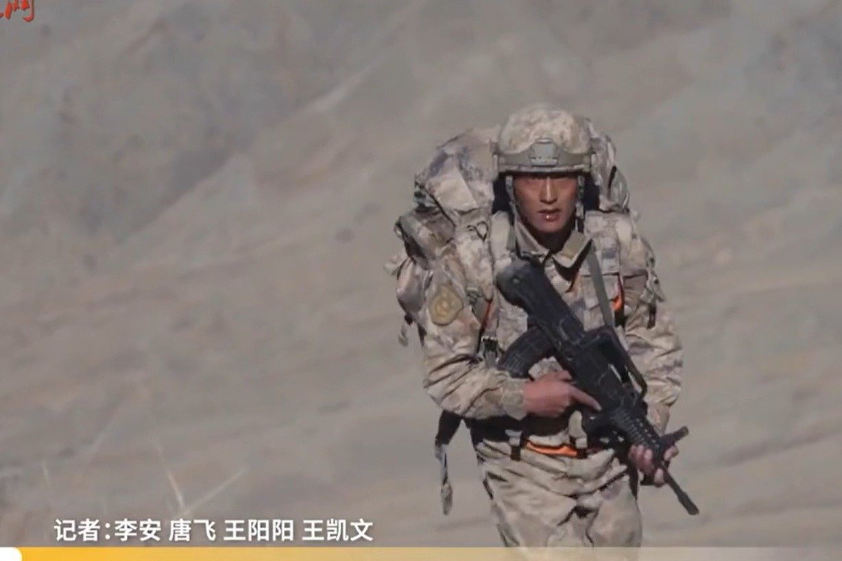 西藏军区：海拔4500米 侦察兵考核锤炼实战能力