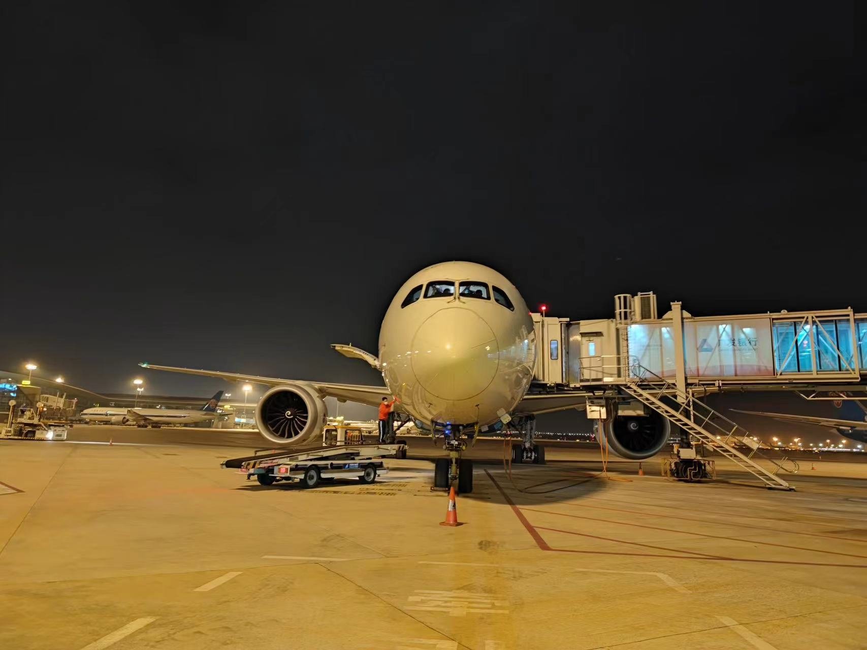 ▲ 新政后首班入境的国际航班CZ312。图源：中国南方航空